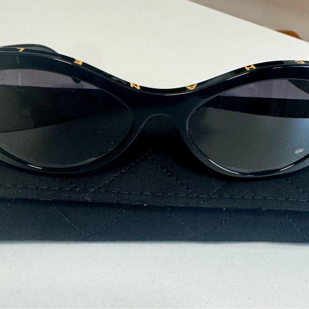 Chanel Black Aviator Sunglasses Sleek Design